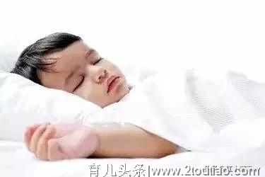 "狠心"让宝宝哭解决了他的睡眠问题