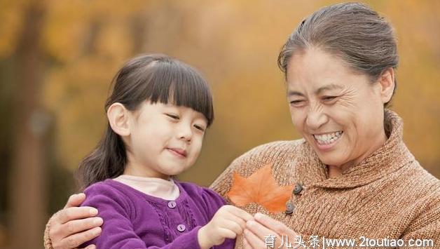 “你是老大，应该让着弟弟！”孙女巧妙的回答，让奶奶无地自容