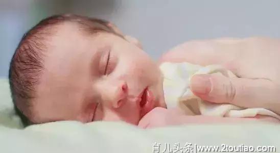 新生儿夜间护理难点解析，新手爸妈这么做更省心