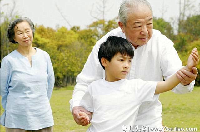 老人不给带孩子，理由是“指望不上”！真实现状让人很辛酸