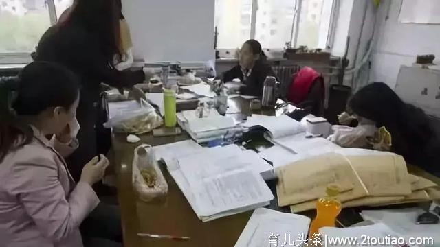 “谢谢爸妈还让我活着”学习重压下的中国孩子.让千万家长泪奔