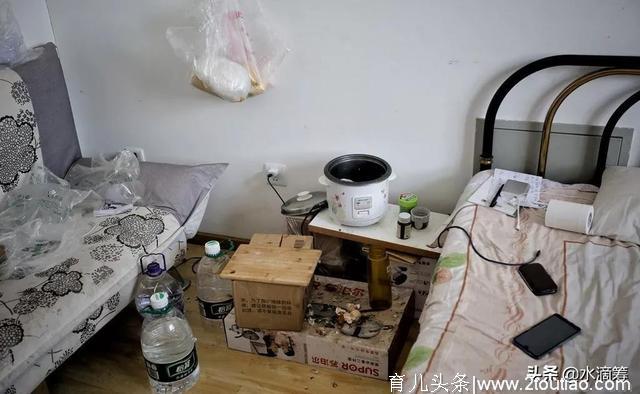 3岁男孩医院门口病重吐血，妈妈跪地哭求：“救救我的孩子！”