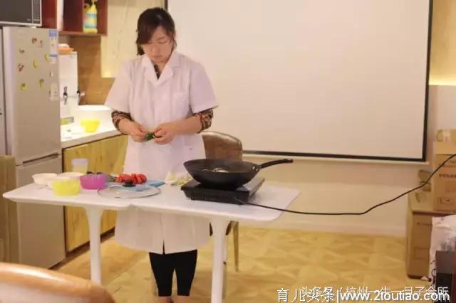 「月子膳食和营养」｜月子产妇必备——鲫鱼汤