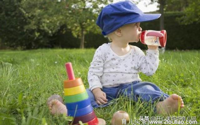 婆婆带娃糙，宝妈：喝对水对婴幼儿很重要，"一喝五不喝"要牢记