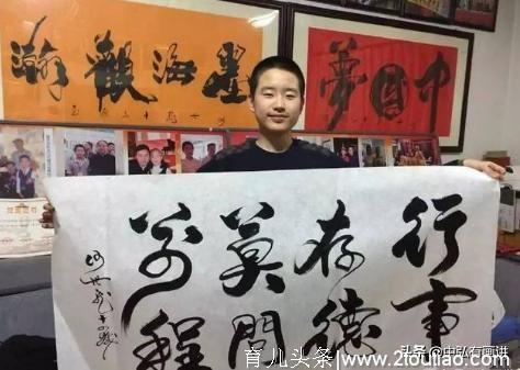 两位书法神童8岁已经名声远扬，如今一位下场凄惨，网友：活该