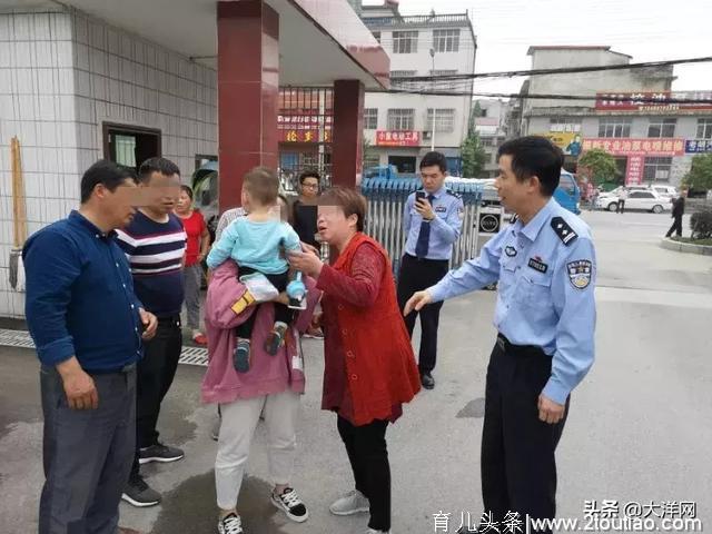 又一幼儿被陌生人抱走！警方紧急搜寻，发现抱走小孩的是一名中年男子！