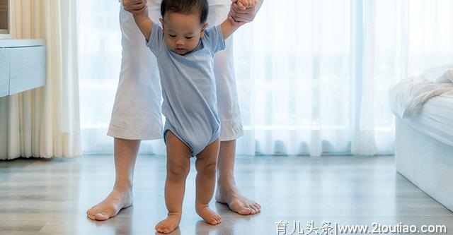 学步期的幼儿，为何常用推打咬的攻击表达情绪，该如何改善？