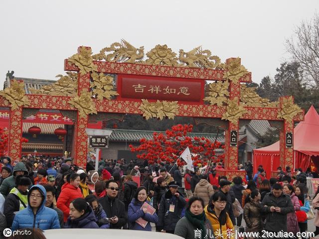 这两个时期孕妇别出门，胎儿容易流产，孕期3个地方很适合孕妇