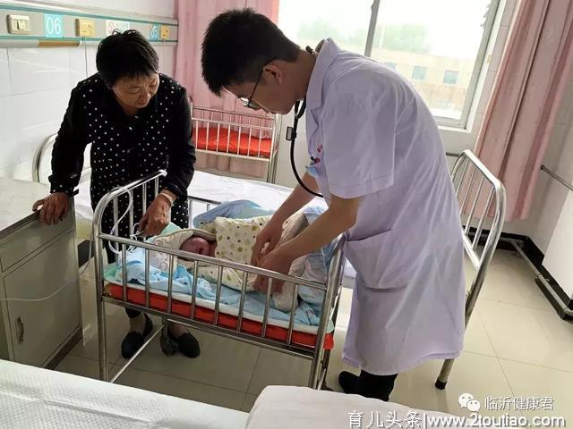 惊心动魄！临沂孕妇车中分娩，这伙医护人员冒雨冲了出去