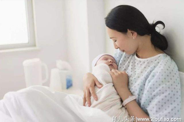 母乳喂养最初的几天，宝宝要吃多久？吃哪边？吃几次？新妈早了解