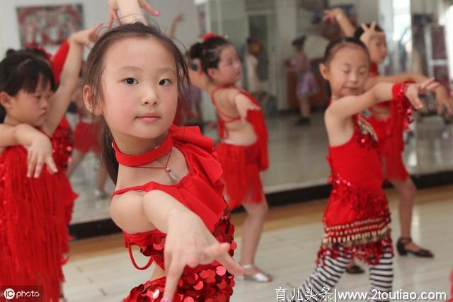 有必要给幼儿报暑假兴趣班吗？孩子适合上什么兴趣班呢