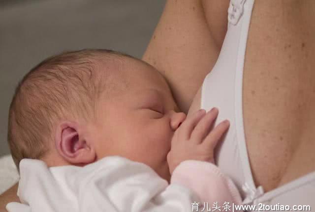 呼吁支持母乳喂养妈妈们“雨林”集体哺乳