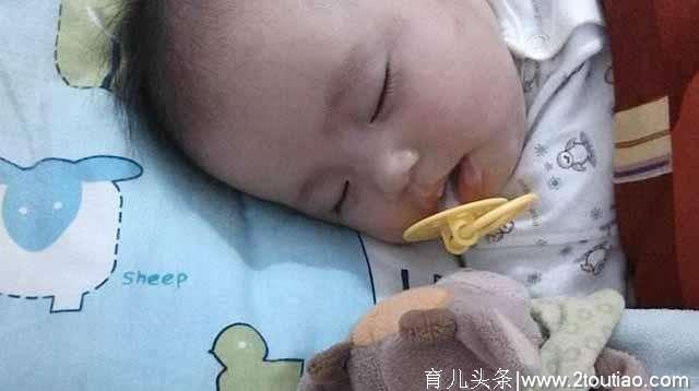 呼吁支持母乳喂养妈妈们“雨林”集体哺乳