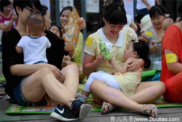 女性产后却“无奶”，只好偷偷找男催乳师，丈夫：真是不知廉耻