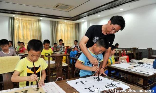 很多父母不知道，孩子五岁前报这两种兴趣班反而容易伤智力