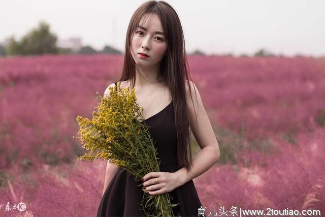 小说：合租女总监：聊什么高深的话题？我：母猪产后护理