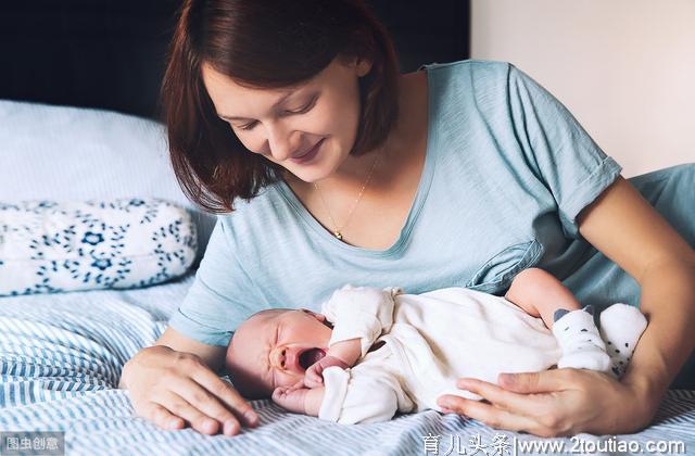 在进行母乳喂养的妈妈们注意了！这个行为要避免，不然会影响宝宝