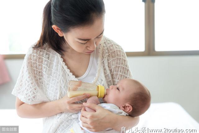 在进行母乳喂养的妈妈们注意了！这个行为要避免，不然会影响宝宝