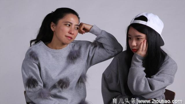 16岁儿子和妈妈同床睡，引发网友热议，异性亲子之间是否需要界限