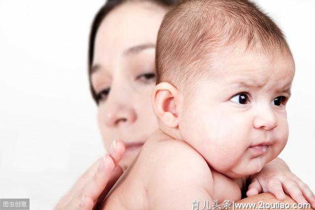 第一次母乳，新手妈妈没经验痛得哇哇大叫，母乳喂养指南请收下