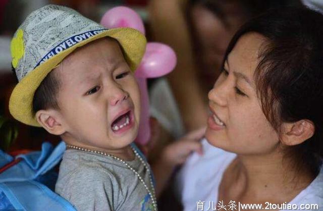 孩子刚上幼儿园，过得好不好不要只问老师，看看孩子的这几个表现