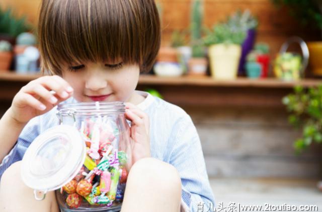 孩子天生爱好“甜食”，控制不等于完全禁止，“断糖”有害健康