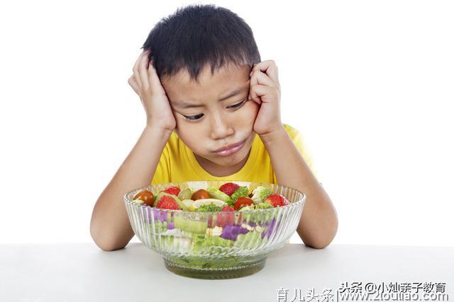 面对严重挑食的孩子，妈妈只做了这一件事，就让孩子爱上吃蔬菜