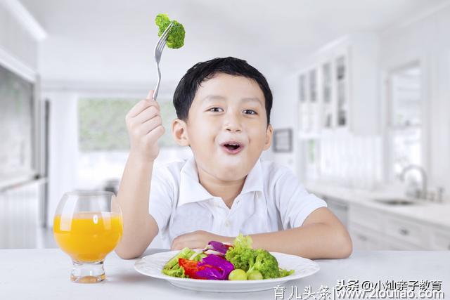 面对严重挑食的孩子，妈妈只做了这一件事，就让孩子爱上吃蔬菜