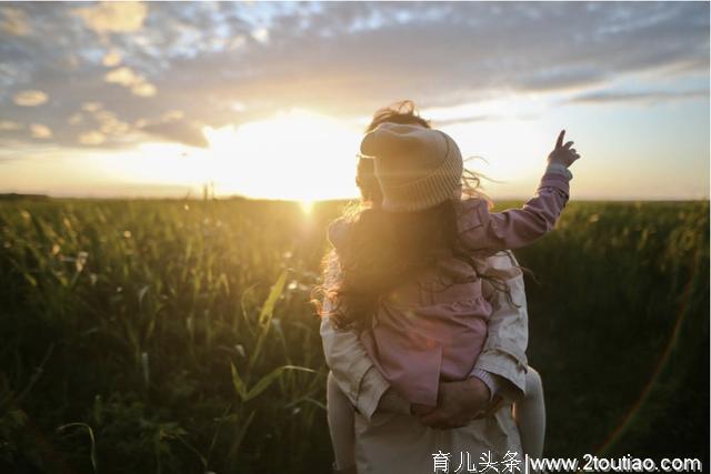 想要“女儿富养”，家长除了物质更需要给这6样，你知道吗？