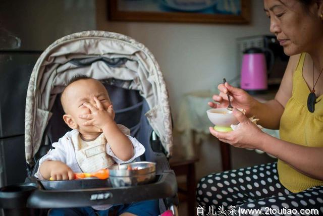 长身体就应该多吃？父母不断地喂食，却不知孩子已经健康受到威胁