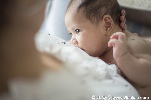 刚生完孩子没奶咋办？怎么知道宝宝吃饱没？怎么催奶？母乳3连问