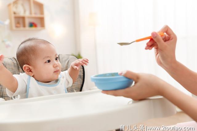 给宝宝添加辅食可是一门大学问，这些常见的误区，家长们快自查