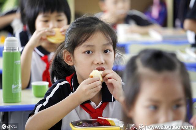 秋冬季节保健康，儿童饮食要暖胃，“3多1少”巧搭配