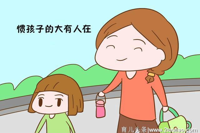 父女俩快餐厅吃饭，频频惹路人注目，服务员不以为然：挺常见的