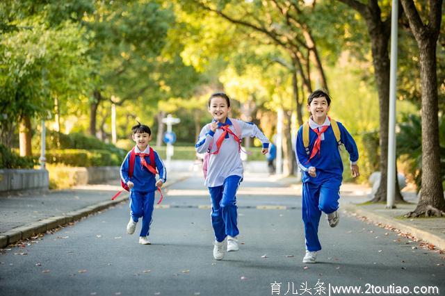 情商培养得从幼儿时期开始，家长抓住黄金阶段，孩子受益匪浅