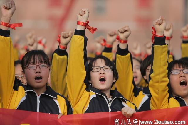 方舱内学习的高三考生：疫情下，如何缓解考生焦虑的学习心态？