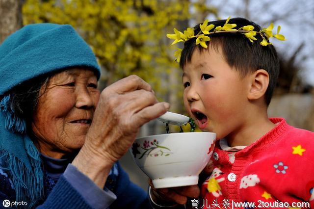 关于母乳的这些常识，新手妈妈早知道，尤其是婴儿喂养方式，新奇