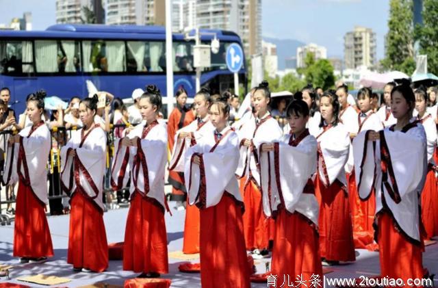 孩子学习国学好处多，但别盲目选择，了解各阶段学习区别很重要