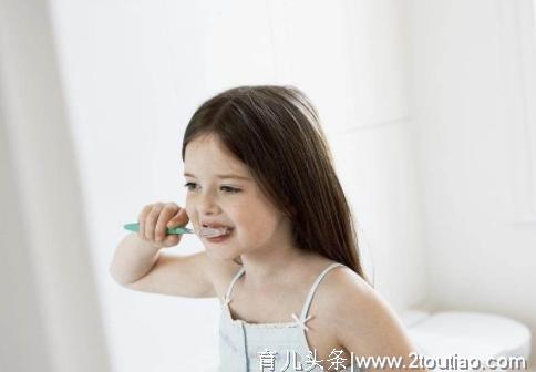 孩子什么时候开始刷牙？关于幼儿刷牙的几个常识，家长看一看