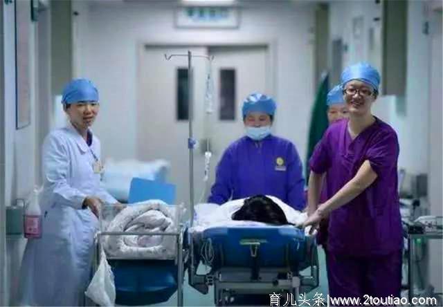 分娩遇到“段子手”医护是什么体验？产妇：和大夫聊着天生完娃