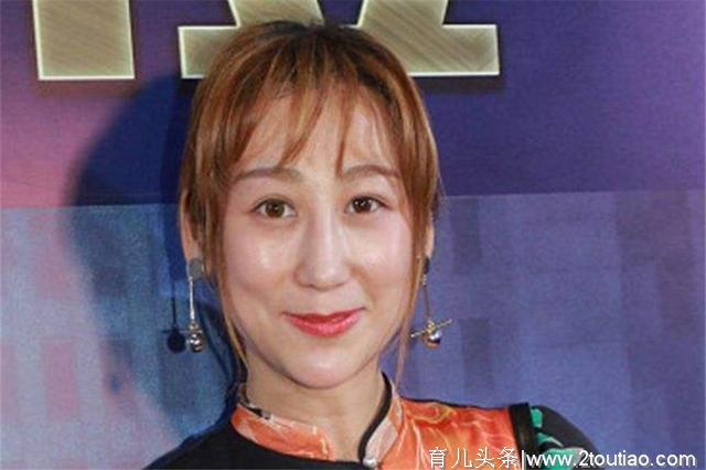 女明星接二连三生孩子，还学欧美人不坐月子，30多岁显老态