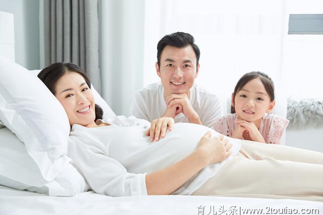 孕期多吃葡萄，只为让孩子眼睛大，但宝宝出生后宝妈却大惊