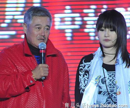 赵本山两个女儿，一个身价百万一个普通市民，网友：同爹不同命