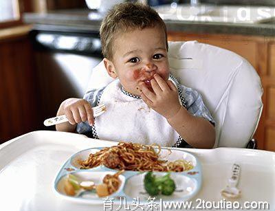 “挑食”影响孩子健康成长，家长学会这3招，孩子吃啥饭都香