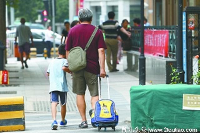 孩子总是“窝里横，外面怂”，罪魁祸首其实是家长的育儿习惯问题