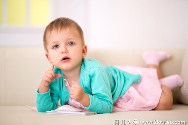 亲子阅读对幼儿心理发展的好处有很多，父母要学会引领孩子成长